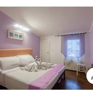 2* Pensión La Mansarda Del Centro